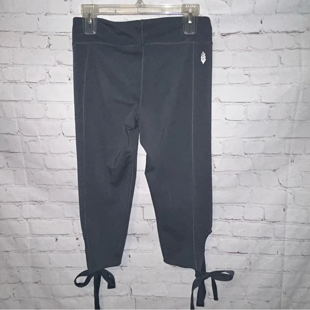 Free People Movement Turnout Yoga Capri‎ Leggings size M NWT